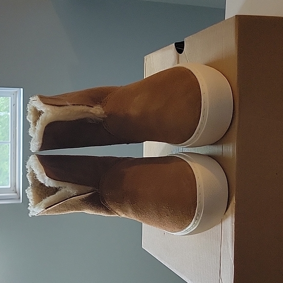 Ugg Boots - Picture 2 of 4